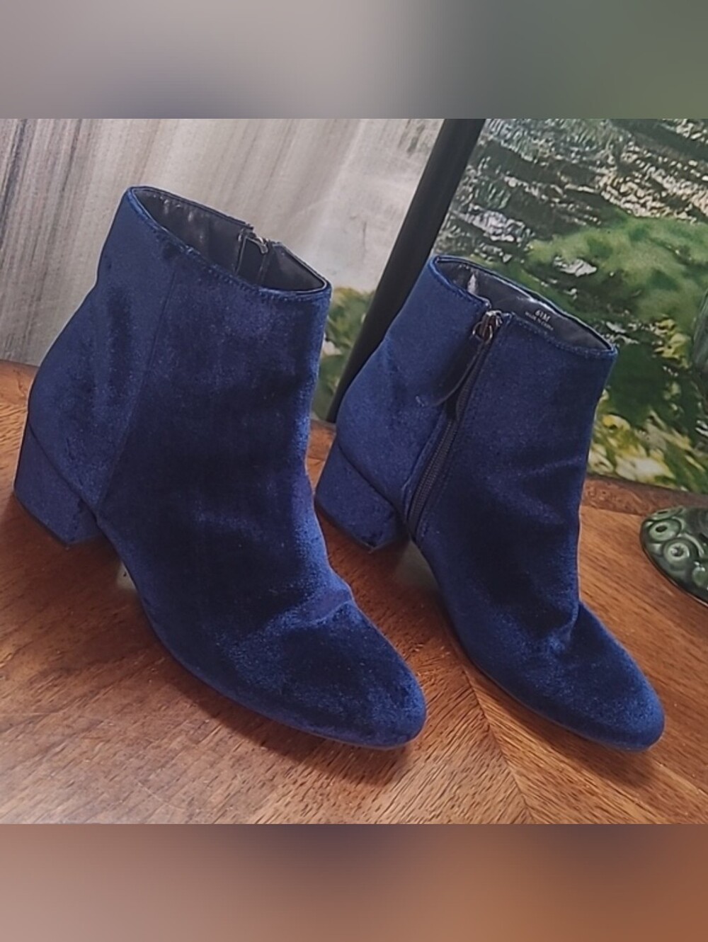 Metaphor Womens 6.5 royal blue crushed velvet ankle booties